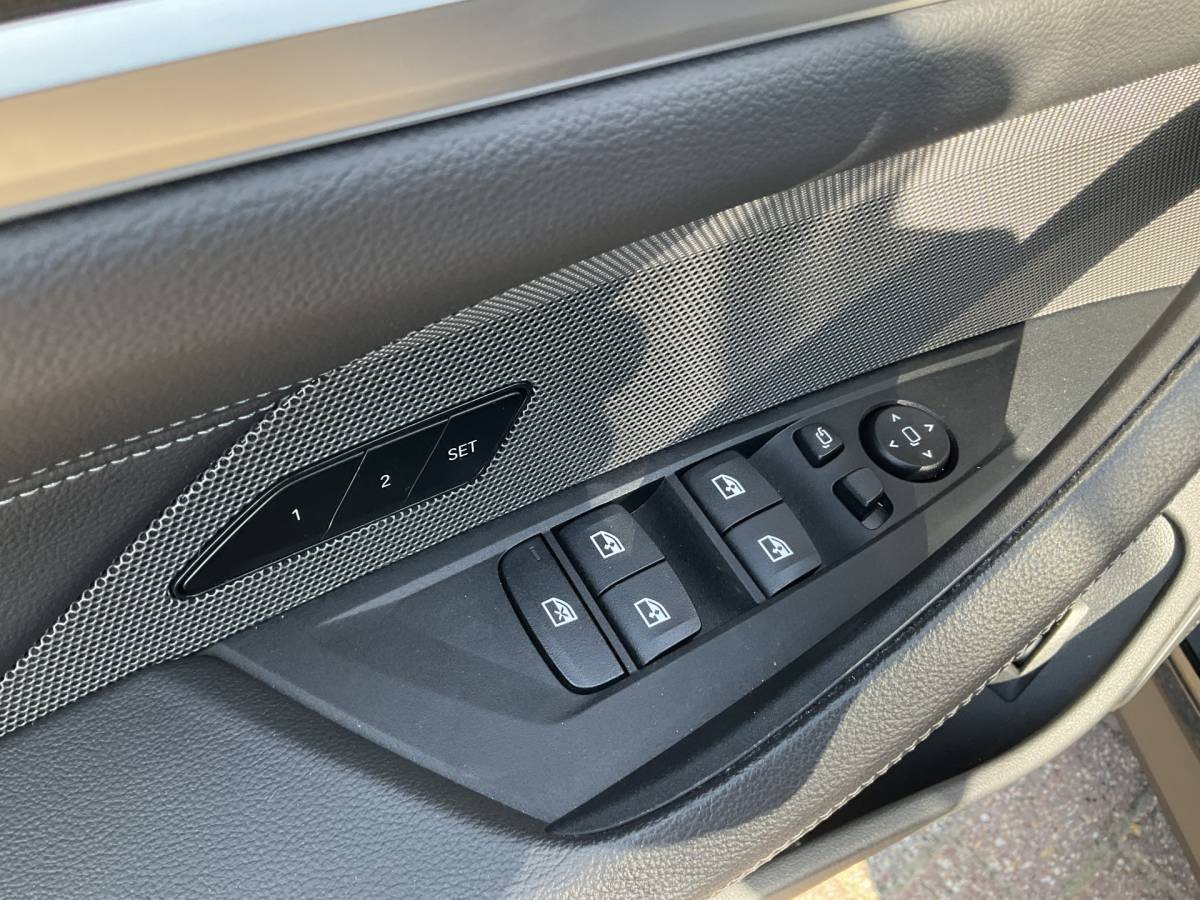 BMW i4 BMW i4 M50 M-Sport 84kWh 544PK Pano Laser HUD Harman/Kardon Elek.Trekhaak Leer BOMVOL!