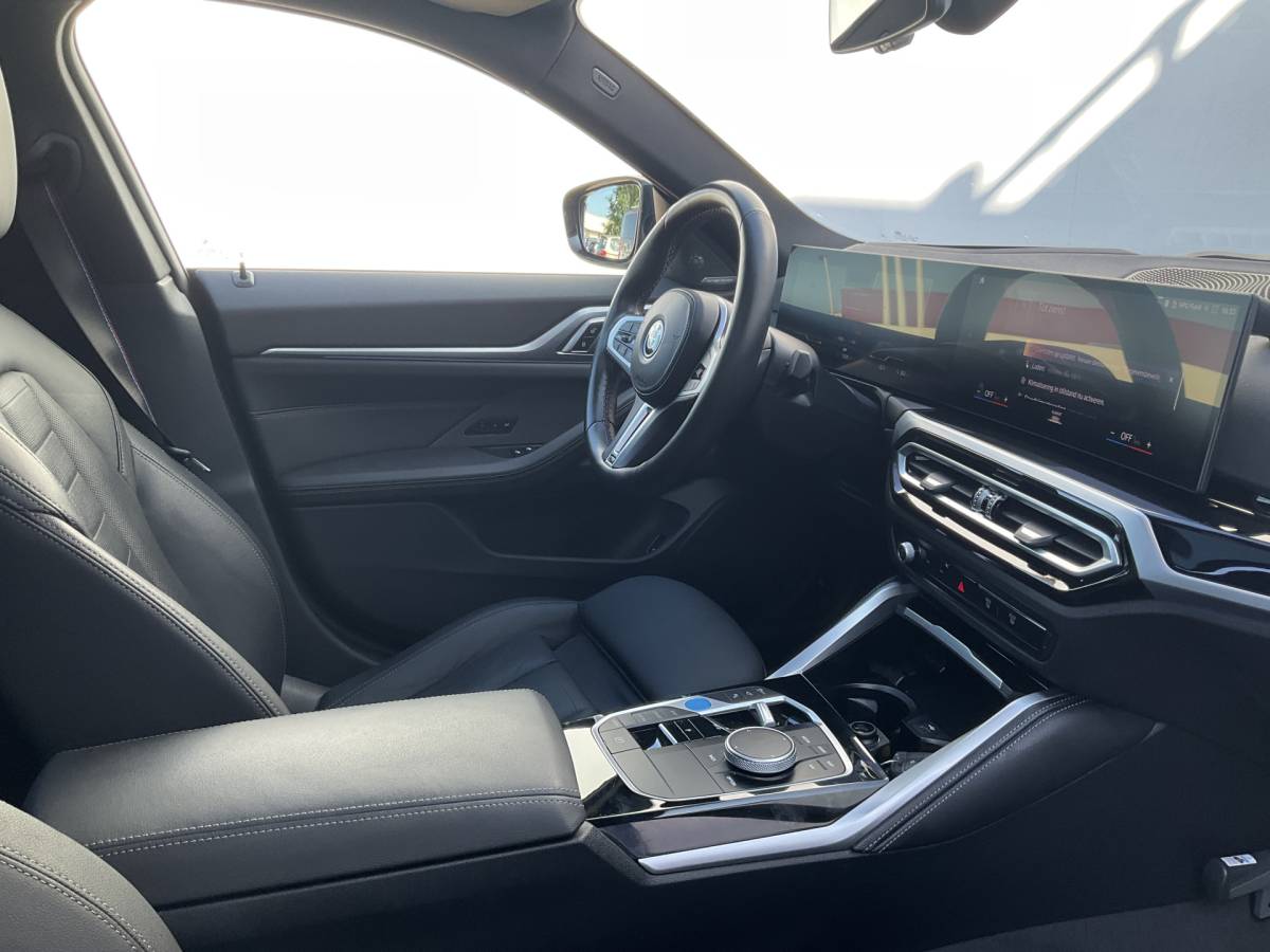 BMW i4 BMW i4 M50 M-Sport 84kWh 544PK Pano Laser HUD Harman/Kardon Elek.Trekhaak Leer BOMVOL!