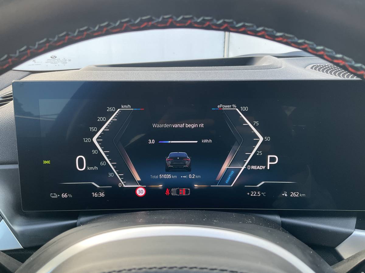 BMW i4 BMW i4 M50 M-Sport 84kWh 544PK Pano Laser HUD Harman/Kardon Elek.Trekhaak Leer BOMVOL!