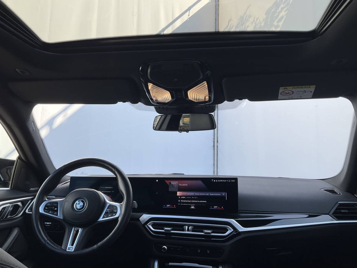 BMW i4 BMW i4 M50 M-Sport 84kWh 544PK Pano Laser HUD Harman/Kardon Elek.Trekhaak Leer BOMVOL!