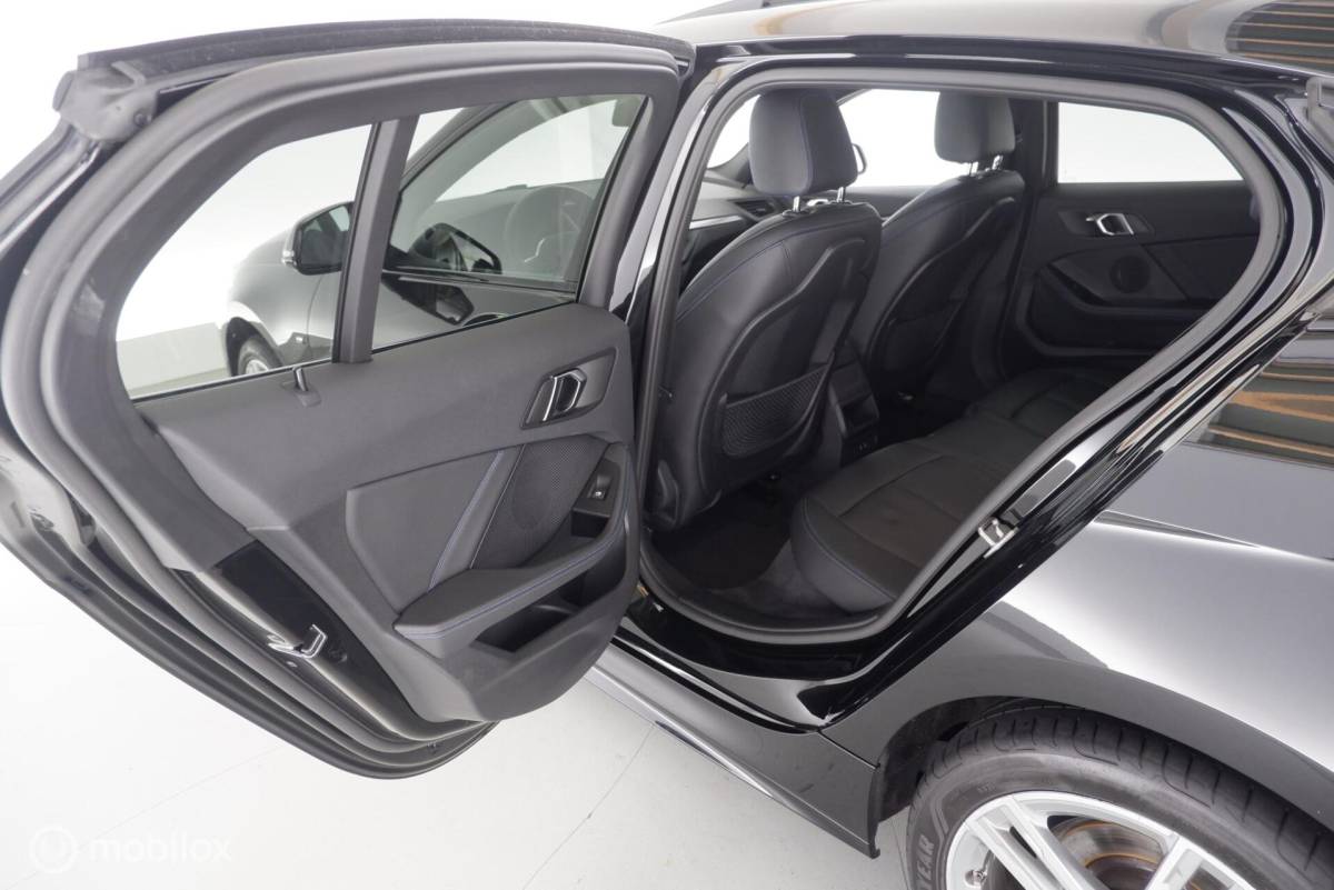 BMW 1 Serie BMW 1-serie 118i M-Sport Introduction Edition leer|panorama|led|cam|nav|dab|ecc|lmv17