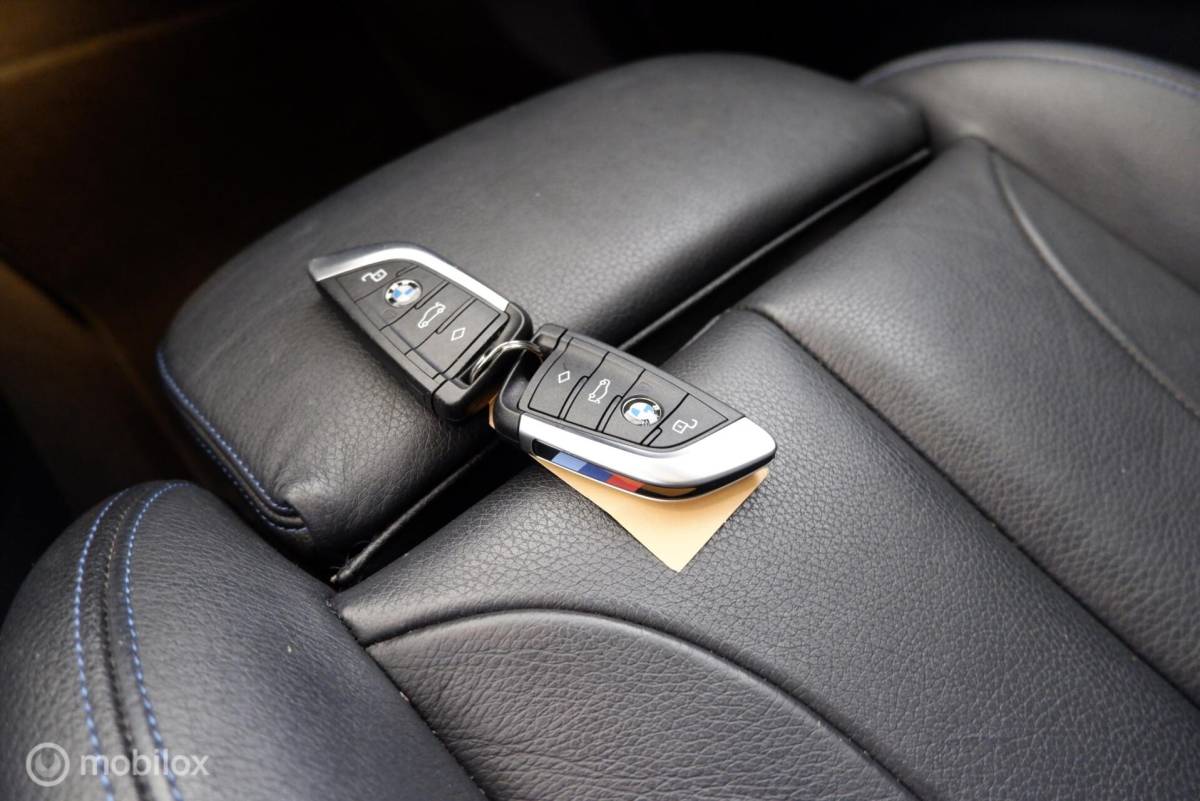 BMW 1 Serie BMW 1-serie 118i M-Sport Introduction Edition leer|panorama|led|cam|nav|dab|ecc|lmv17