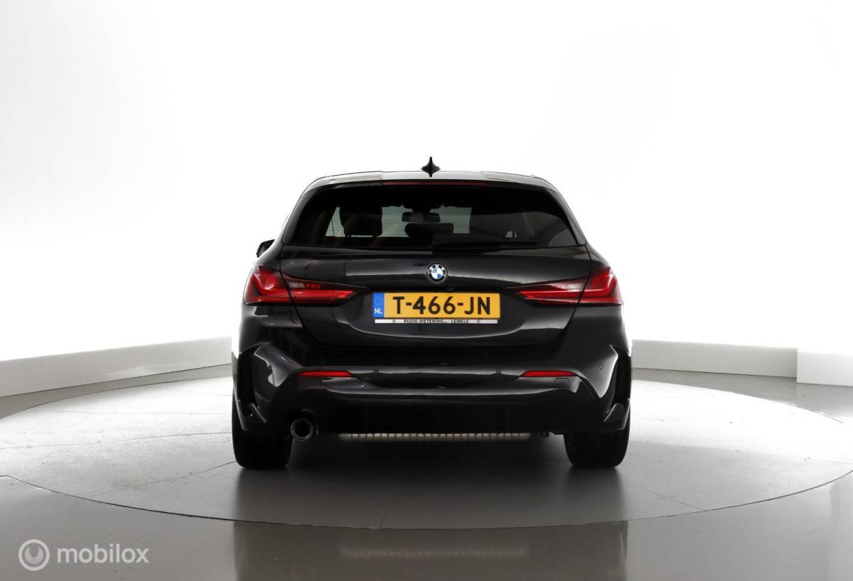 BMW 1 Serie BMW 1-serie 118i M-Sport Introduction Edition leer|panorama|led|cam|nav|dab|ecc|lmv17