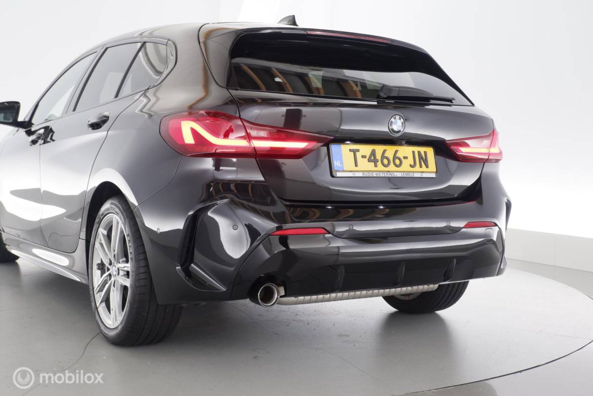 BMW 1 Serie BMW 1-serie 118i M-Sport Introduction Edition leer|panorama|led|cam|nav|dab|ecc|lmv17