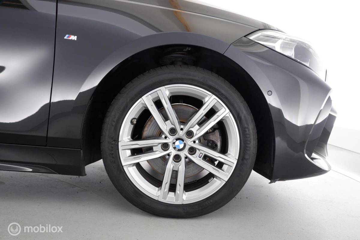 BMW 1 Serie BMW 1-serie 118i M-Sport Introduction Edition leer|panorama|led|cam|nav|dab|ecc|lmv17