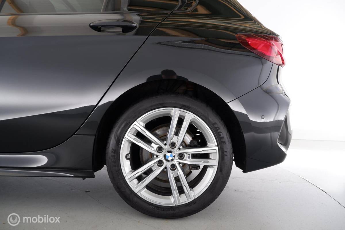 BMW 1 Serie BMW 1-serie 118i M-Sport Introduction Edition leer|panorama|led|cam|nav|dab|ecc|lmv17