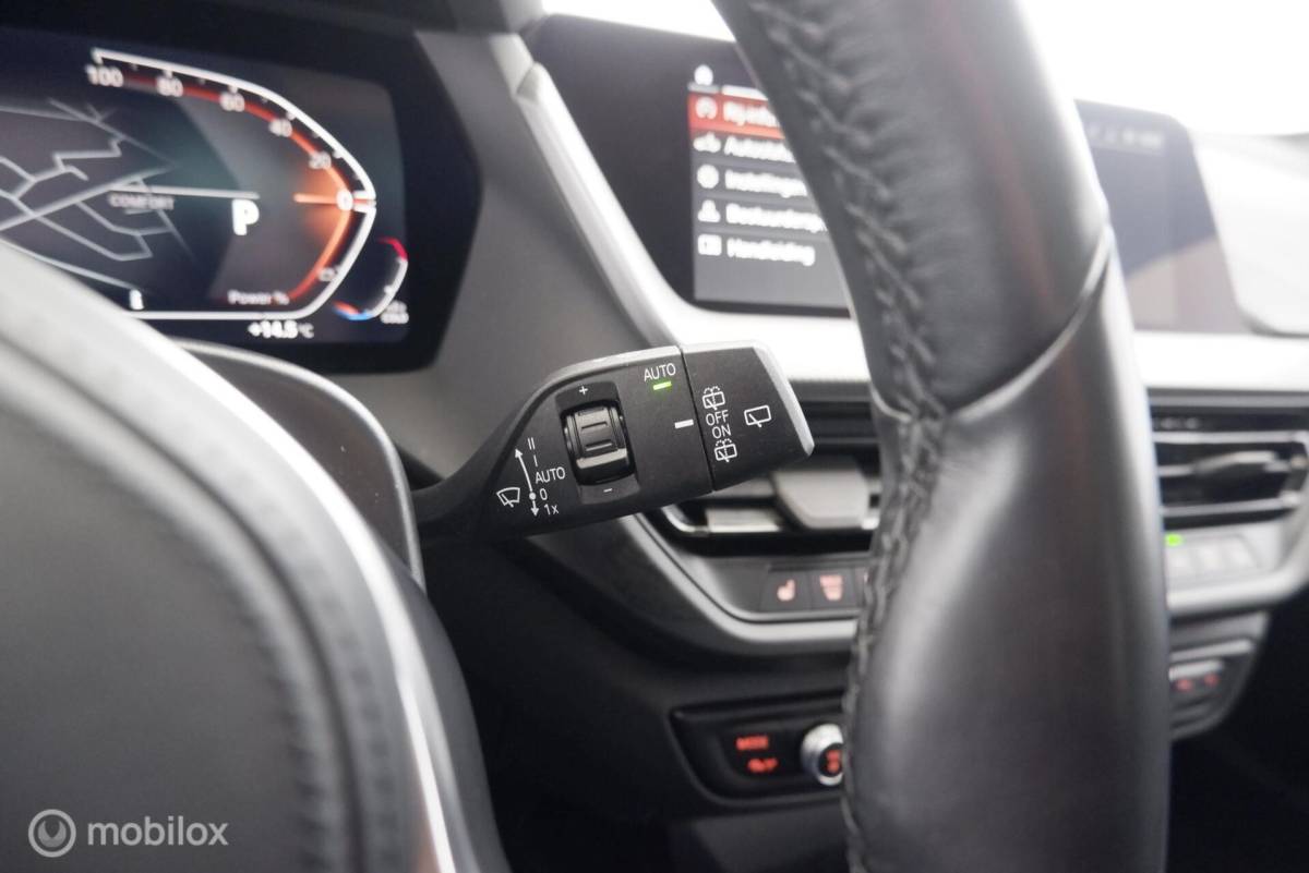 BMW 1 Serie BMW 1-serie 118i M-Sport Introduction Edition leer|panorama|led|cam|nav|dab|ecc|lmv17