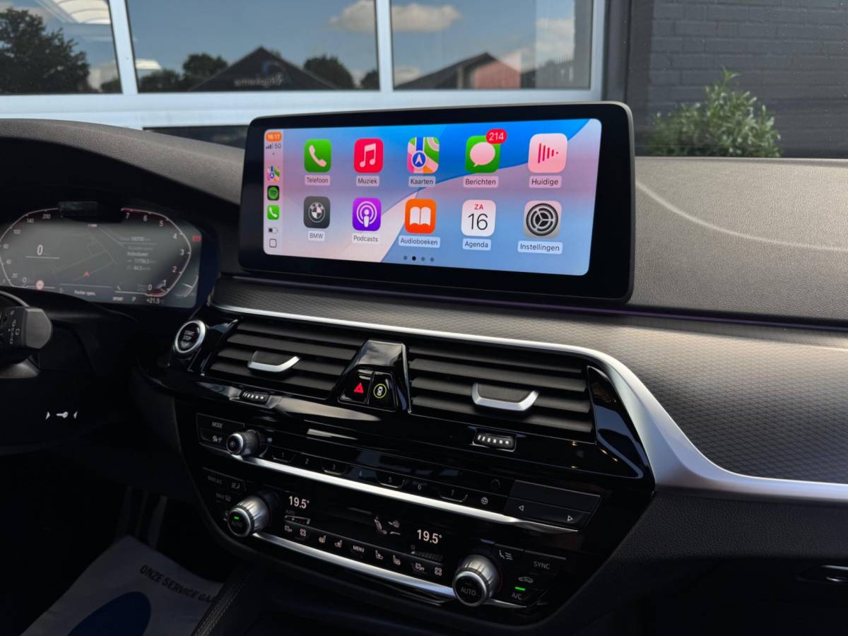 BMW 5 Serie BMW 5-serie Touring 530i M-Sport / Pano / ACC