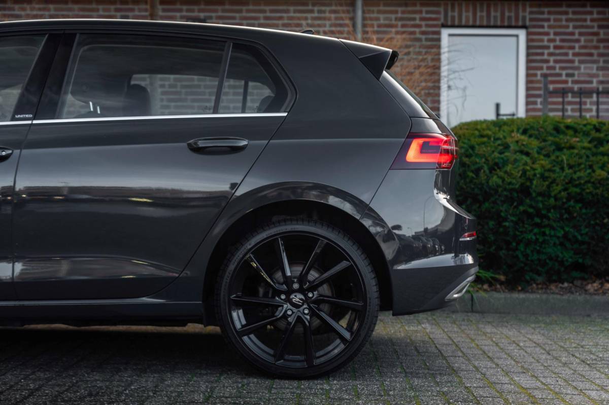 Volkswagen Golf Volkswagen Golf 1.4 eHybrid 204 PK 1e Eig R-Line Pano Massage Adaptive 19”