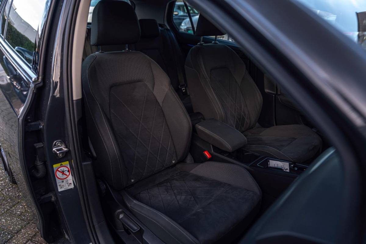 Volkswagen Golf Volkswagen Golf 1.4 eHybrid 204 PK 1e Eig R-Line Pano Massage Adaptive 19”