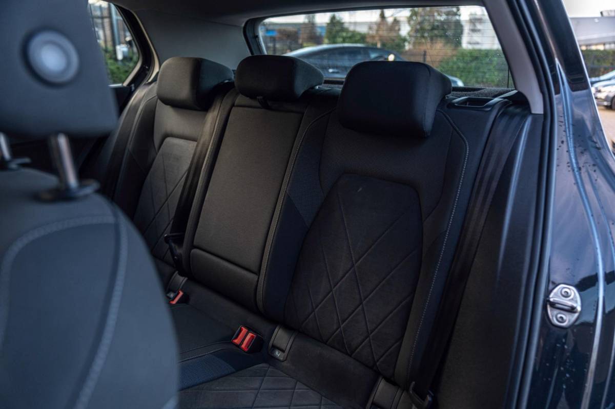 Volkswagen Golf Volkswagen Golf 1.4 eHybrid 204 PK 1e Eig R-Line Pano Massage Adaptive 19”