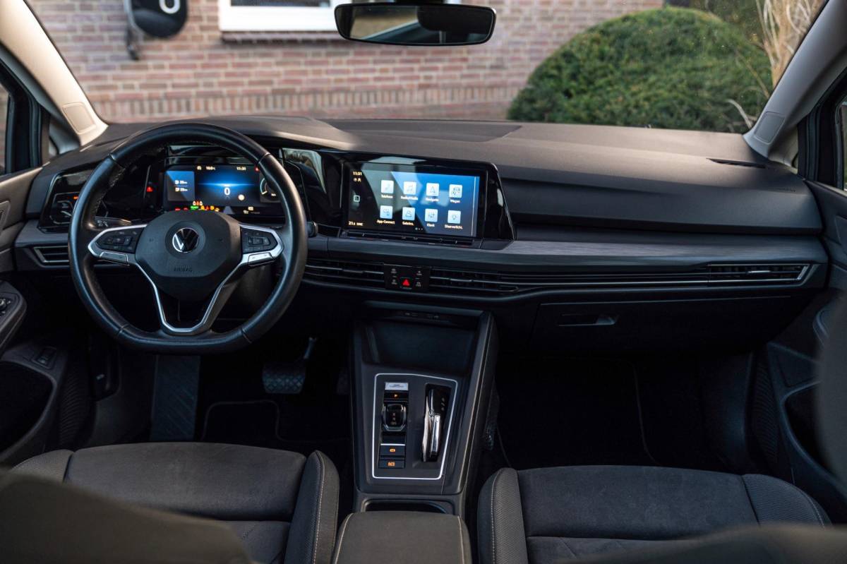 Volkswagen Golf Volkswagen Golf 1.4 eHybrid 204 PK 1e Eig R-Line Pano Massage Adaptive 19”