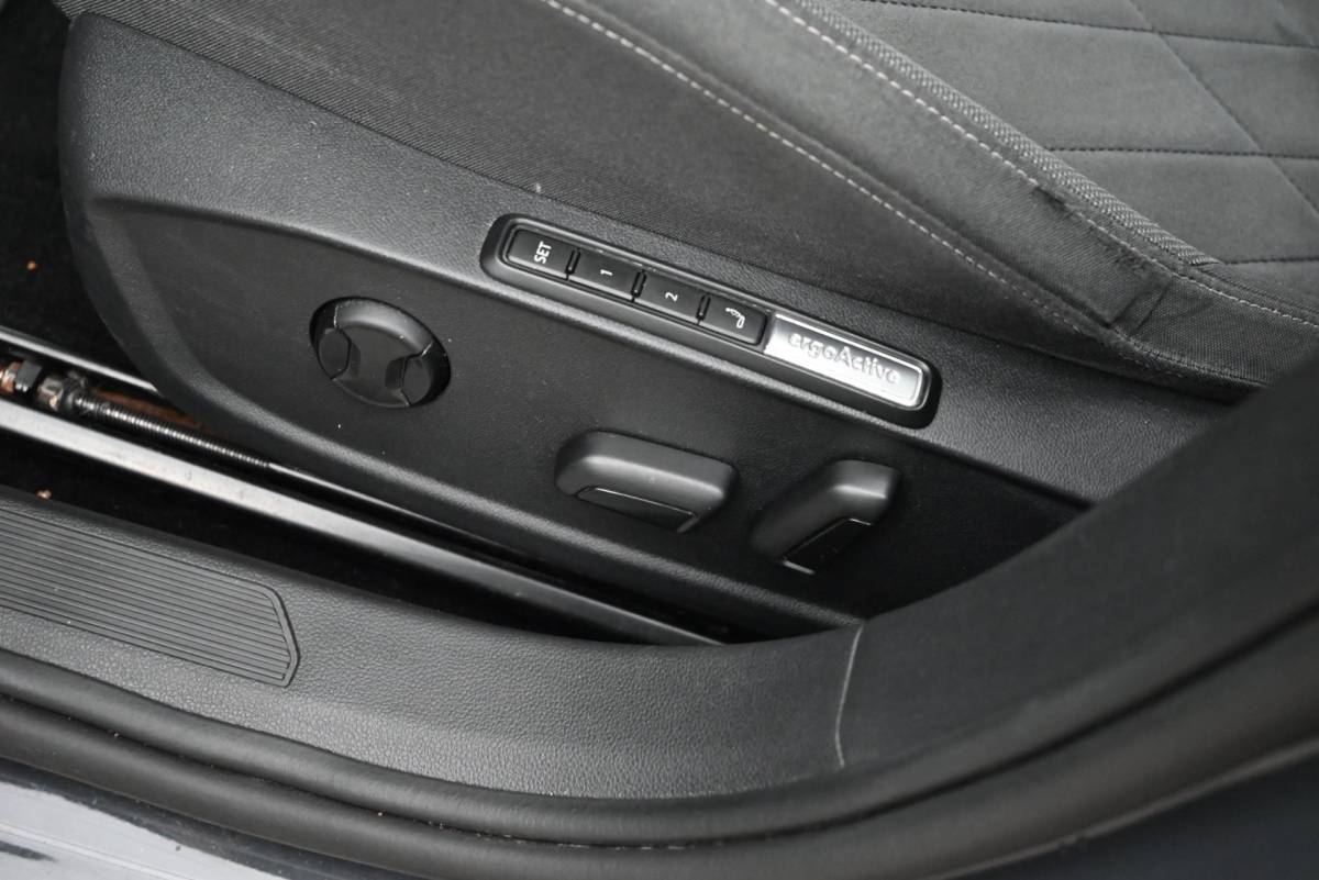 Volkswagen Golf Volkswagen Golf 1.4 eHybrid 204 PK 1e Eig R-Line Pano Massage Adaptive 19”