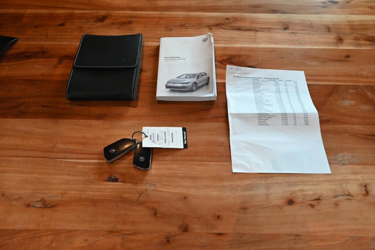 Volkswagen Golf Volkswagen Golf 1.4 eHybrid 204 PK 1e Eig R-Line Pano Massage Adaptive 19”