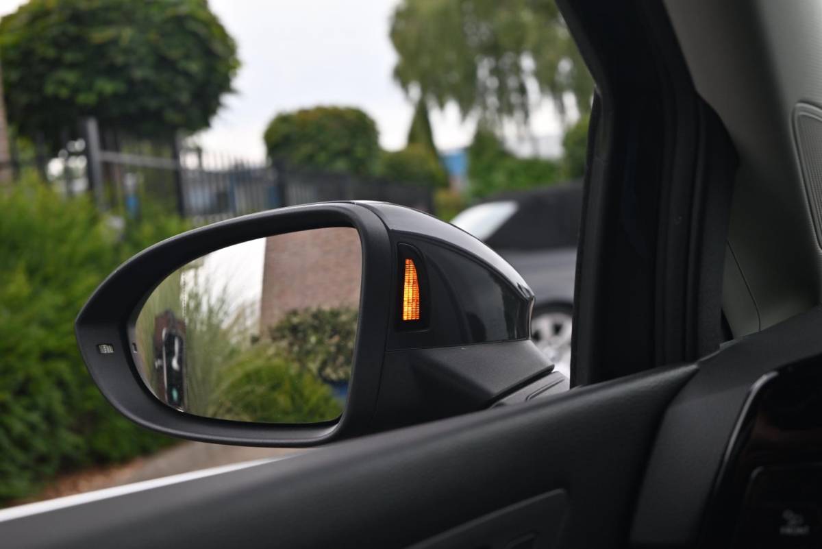 Volkswagen Golf Volkswagen Golf 1.4 eHybrid 204 PK 1e Eig R-Line Pano Massage Adaptive 19”