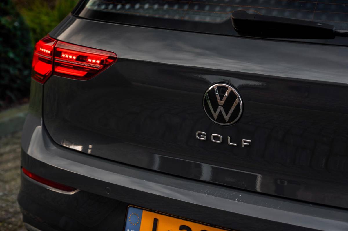 Volkswagen Golf Volkswagen Golf 1.4 eHybrid 204 PK 1e Eig R-Line Pano Massage Adaptive 19”