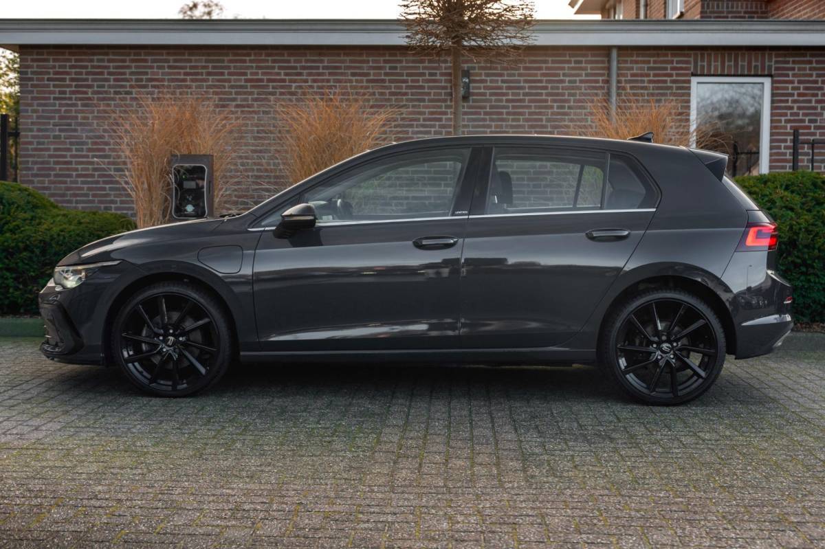 Volkswagen Golf Volkswagen Golf 1.4 eHybrid 204 PK 1e Eig R-Line Pano Massage Adaptive 19”