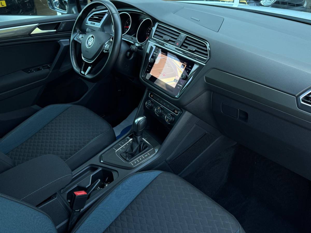 Volkswagen Tiguan Volkswagen TIGUAN 1.5 TSI ACT Highline Business IQ Drive /CarPlay