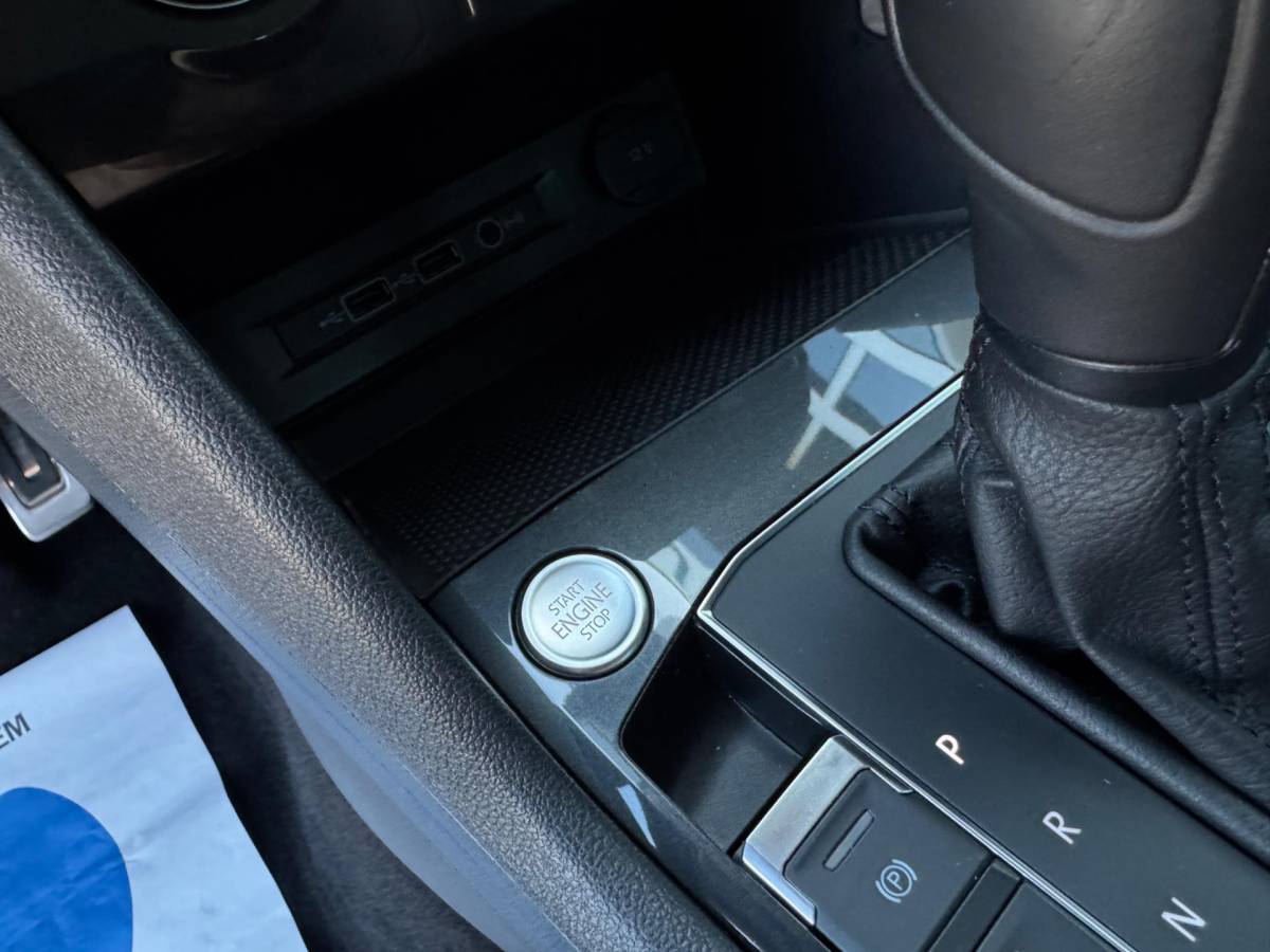 Volkswagen Tiguan Volkswagen TIGUAN 1.5 TSI ACT Highline Business IQ Drive /CarPlay