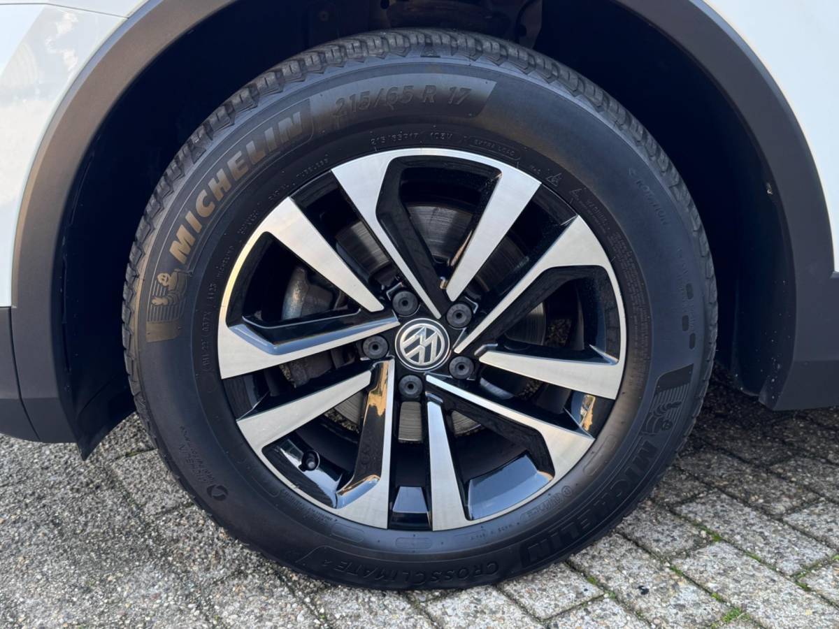 Volkswagen Tiguan Volkswagen TIGUAN 1.5 TSI ACT Highline Business IQ Drive /CarPlay