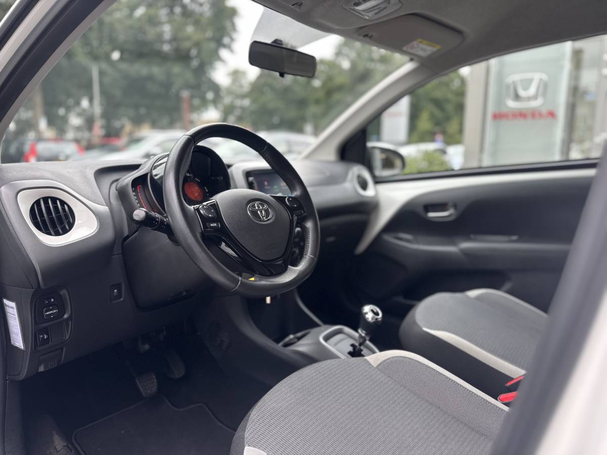 Toyota Aygo Toyota Aygo 1.0 VVT-i x-play Automaat | GEEN AFLEVERKOSTEN |  Airco, Apple/Android
