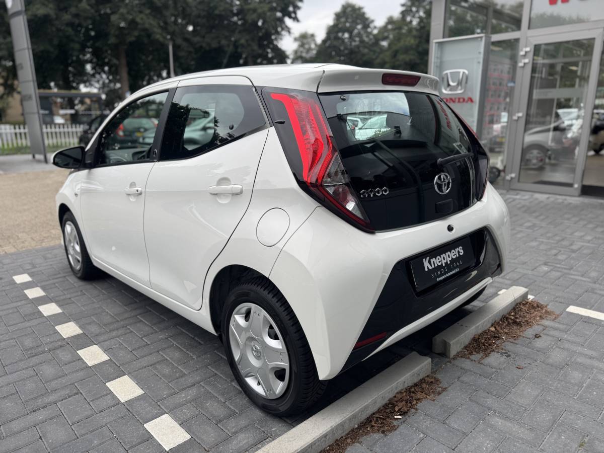 Toyota Aygo Toyota Aygo 1.0 VVT-i x-play Automaat | GEEN AFLEVERKOSTEN |  Airco, Apple/Android