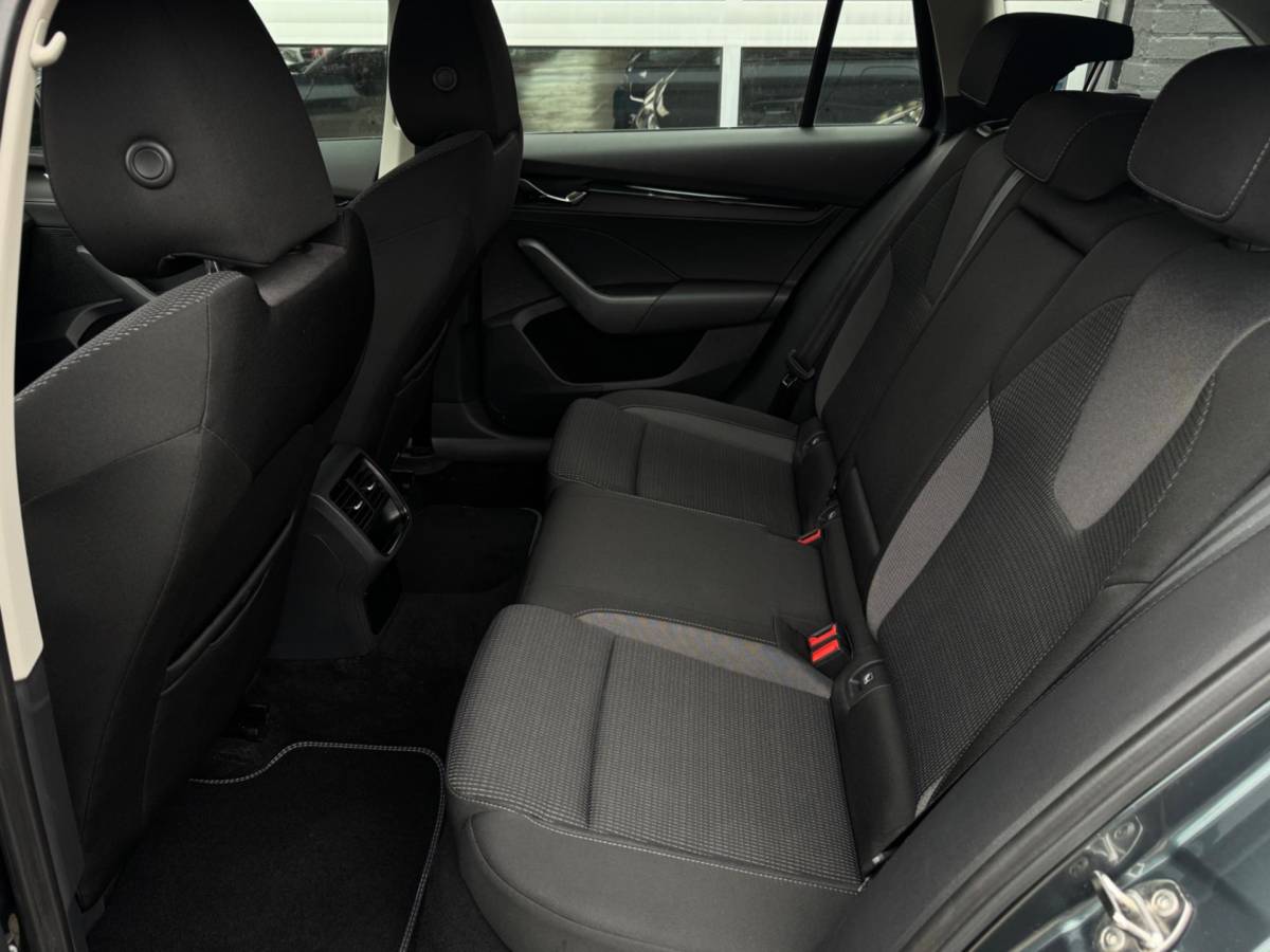 Škoda Octavia Skoda Octavia Combi 1.0 e-TSI Business Edition / ACC / 18’inch