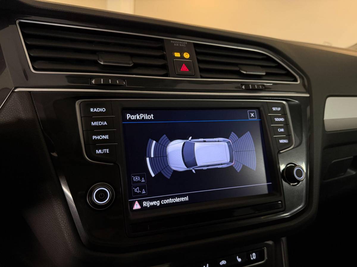 Volkswagen Tiguan Volkswagen Tiguan 1.4 TSI Comfortline Business *Massage* Elektr.Trekhaak|Dealer OH