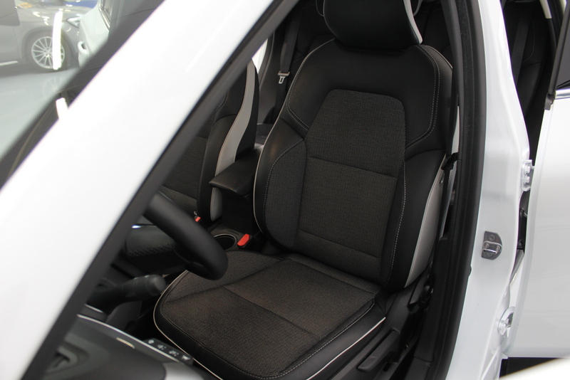 Renault Captur Renault Captur 1.3 mild hybrid 140 techno 141PK, RIJKLAAR!! PANORAMADAK | DEELS LEER | BOSE | STOEL/STUUR/RUITVERWARMING