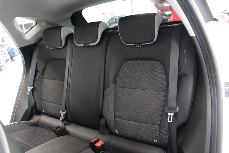 Renault Captur Renault Captur 1.3 mild hybrid 140 techno 141PK, RIJKLAAR!! PANORAMADAK | DEELS LEER | BOSE | STOEL/STUUR/RUITVERWARMING