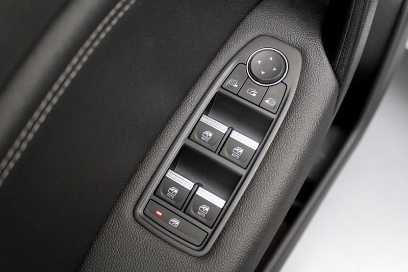 Renault Captur Renault Captur 1.3 mild hybrid 140 techno 141PK, RIJKLAAR!! PANORAMADAK | DEELS LEER | BOSE | STOEL/STUUR/RUITVERWARMING