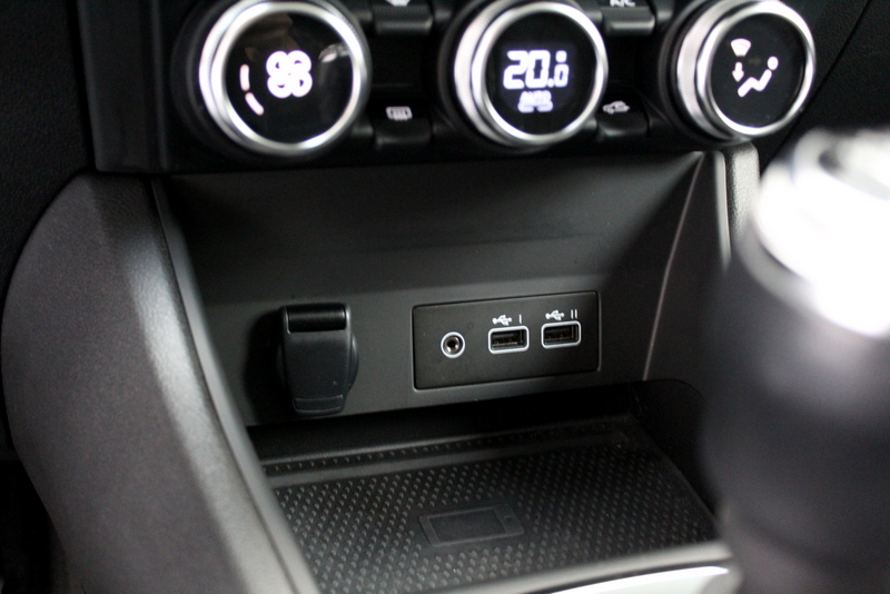 Renault Captur Renault Captur 1.3 mild hybrid 140 techno 141PK, RIJKLAAR!! PANORAMADAK | DEELS LEER | BOSE | STOEL/STUUR/RUITVERWARMING