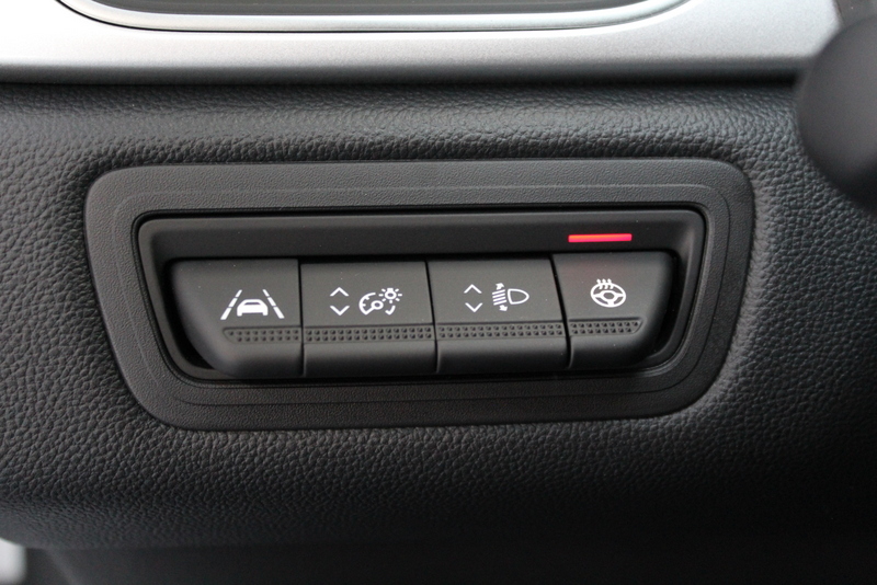 Renault Captur Renault Captur 1.3 mild hybrid 140 techno 141PK, RIJKLAAR!! PANORAMADAK | DEELS LEER | BOSE | STOEL/STUUR/RUITVERWARMING