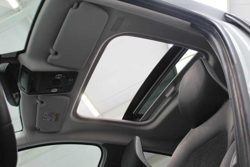 Renault Captur Renault Captur 1.3 mild hybrid 140 techno 141PK, RIJKLAAR!! PANORAMADAK | DEELS LEER | BOSE | STOEL/STUUR/RUITVERWARMING