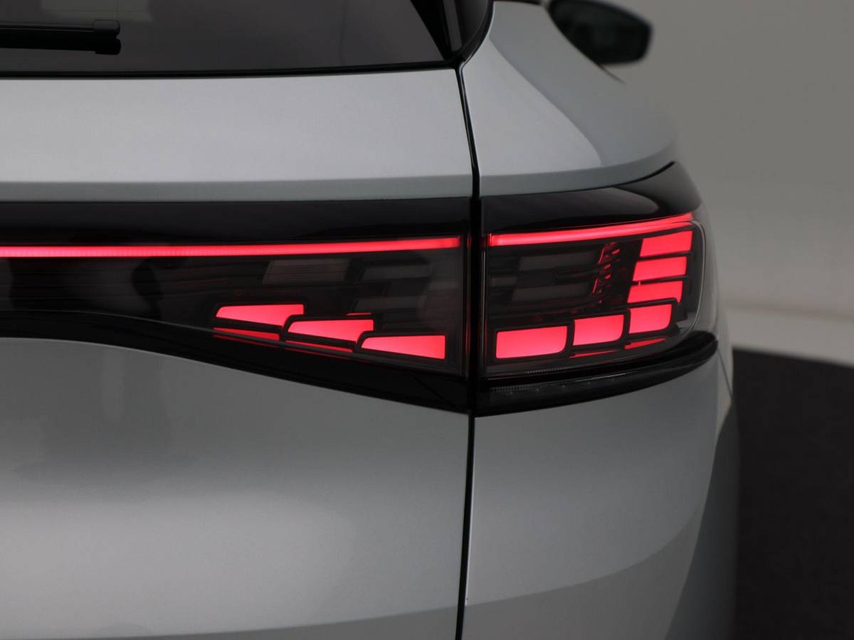 Volkswagen ID.4 Volkswagen ID.4 Business 77 kWh 204 Pk | Adaptive Cruise | Climate Control | Stoelverwarming | Navigatie | Camera | Carplay | 19 Inch | 40.715 Km!!
