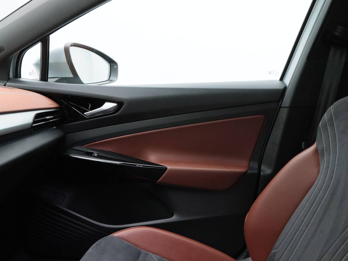 Volkswagen ID.4 Volkswagen ID.4 Business 77 kWh 204 Pk | Adaptive Cruise | Climate Control | Stoelverwarming | Navigatie | Camera | Carplay | 19 Inch | 40.715 Km!!