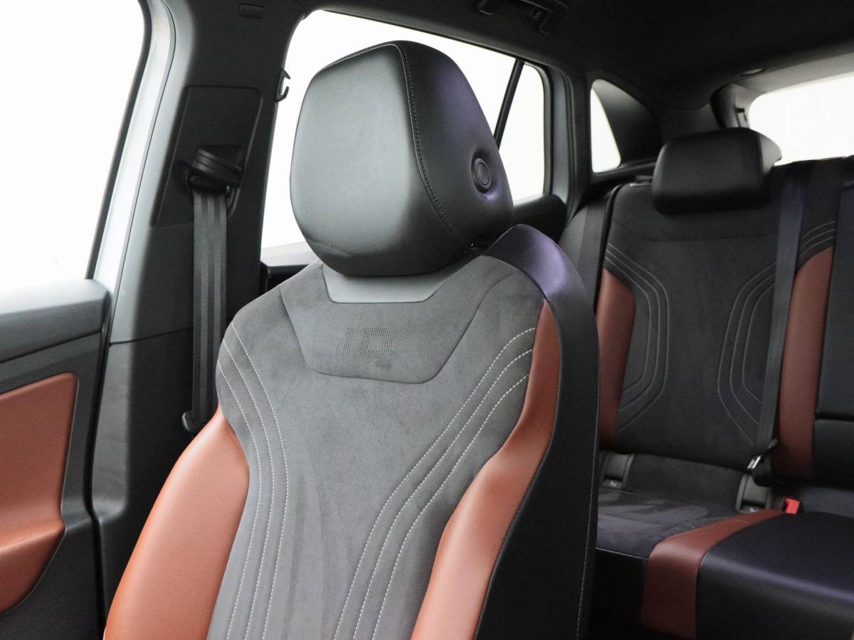 Volkswagen ID.4 Volkswagen ID.4 Business 77 kWh 204 Pk | Adaptive Cruise | Climate Control | Stoelverwarming | Navigatie | Camera | Carplay | 19 Inch | 40.715 Km!!