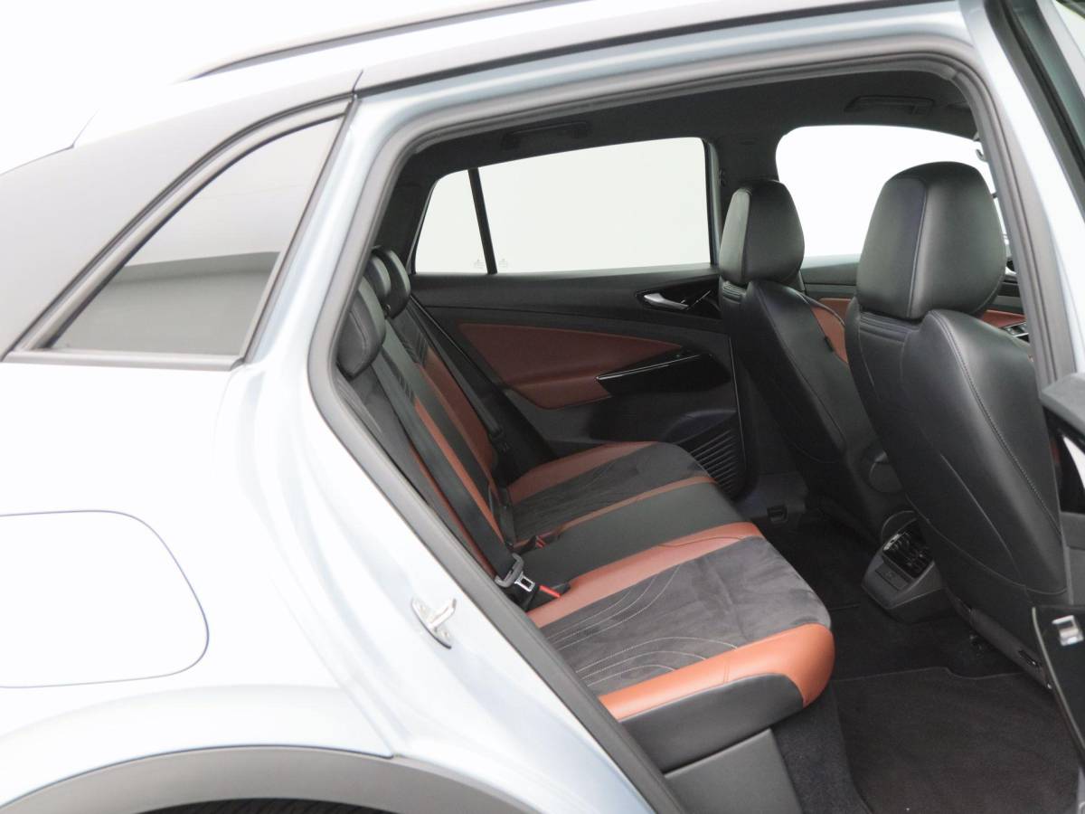 Volkswagen ID.4 Volkswagen ID.4 Business 77 kWh 204 Pk | Adaptive Cruise | Climate Control | Stoelverwarming | Navigatie | Camera | Carplay | 19 Inch | 40.715 Km!!