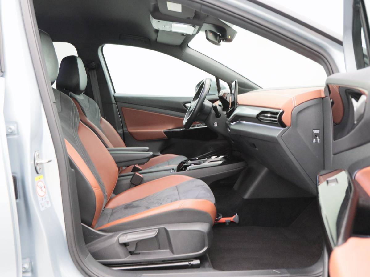 Volkswagen ID.4 Volkswagen ID.4 Business 77 kWh 204 Pk | Adaptive Cruise | Climate Control | Stoelverwarming | Navigatie | Camera | Carplay | 19 Inch | 40.715 Km!!