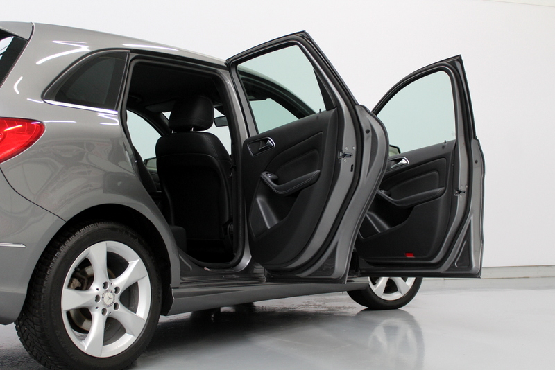 Mercedes-Benz B-Klasse Mercedes-Benz B-klasse 180 123PK, RIJKLAAR!! | AIRCO | CRUISE CONTROLE | LEER | NAVIGATIE | VERWARMDE STOELEN