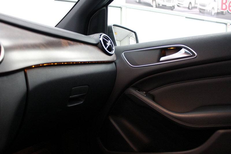 Mercedes-Benz B-Klasse Mercedes-Benz B-klasse 180 123PK, RIJKLAAR!! | AIRCO | CRUISE CONTROLE | LEER | NAVIGATIE | VERWARMDE STOELEN