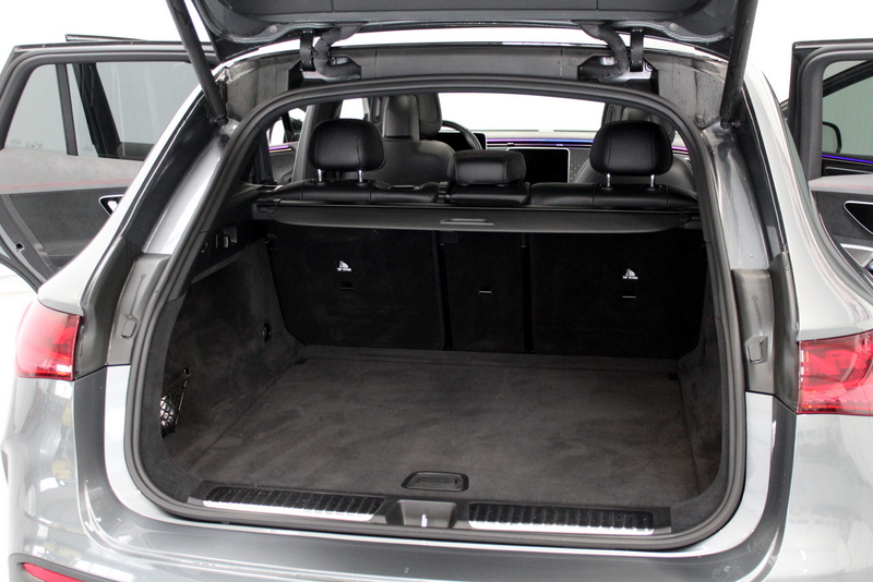 Mercedes-Benz EQE Mercedes-Benz EQE SUV 350 4Matic AMG Line 91 kWh, RIJKLAAR!! | PANORAMADAK | ELEC-TREKHAAK | LUCHTVERING | BURMESTER SOUND