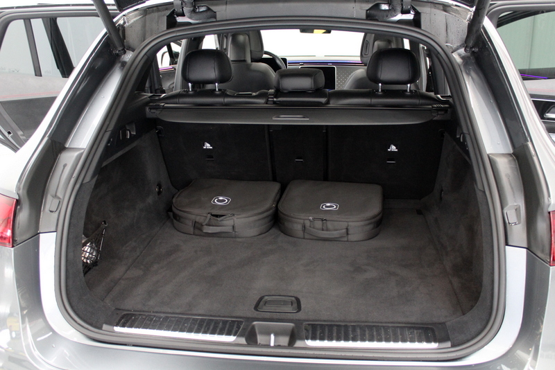 Mercedes-Benz EQE Mercedes-Benz EQE SUV 350 4Matic AMG Line 91 kWh, RIJKLAAR!! | PANORAMADAK | ELEC-TREKHAAK | LUCHTVERING | BURMESTER SOUND