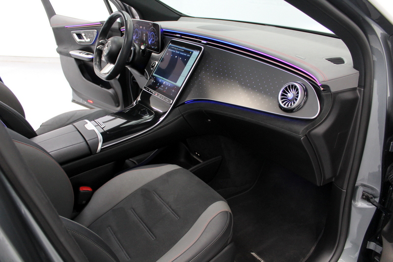 Mercedes-Benz EQE Mercedes-Benz EQE SUV 350 4Matic AMG Line 91 kWh, RIJKLAAR!! | PANORAMADAK | ELEC-TREKHAAK | LUCHTVERING | BURMESTER SOUND