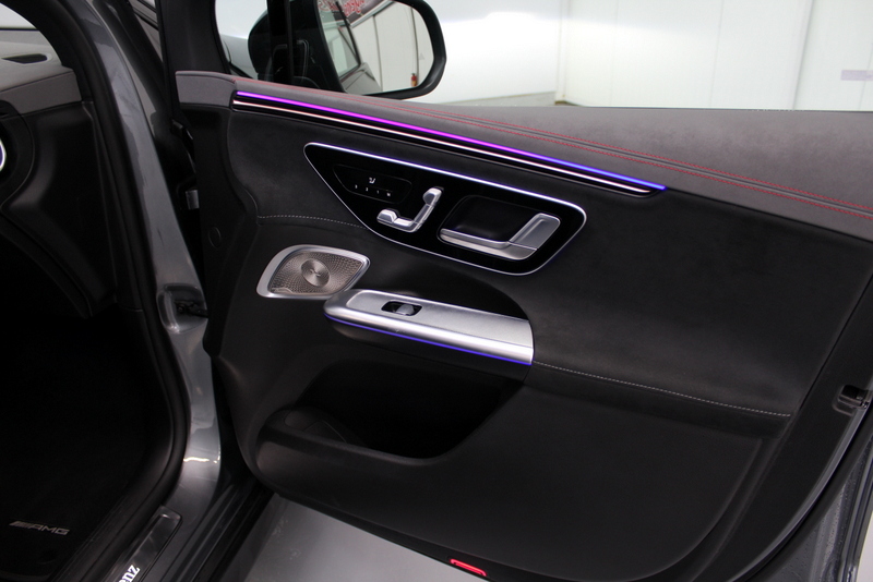 Mercedes-Benz EQE Mercedes-Benz EQE SUV 350 4Matic AMG Line 91 kWh, RIJKLAAR!! | PANORAMADAK | ELEC-TREKHAAK | LUCHTVERING | BURMESTER SOUND