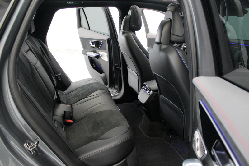 Mercedes-Benz EQE Mercedes-Benz EQE SUV 350 4Matic AMG Line 91 kWh, RIJKLAAR!! | PANORAMADAK | ELEC-TREKHAAK | LUCHTVERING | BURMESTER SOUND