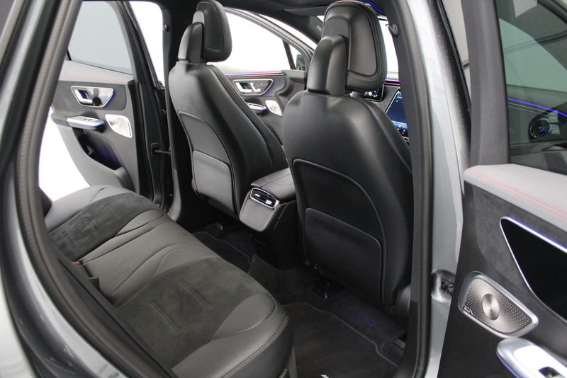 Mercedes-Benz EQE Mercedes-Benz EQE SUV 350 4Matic AMG Line 91 kWh, RIJKLAAR!! | PANORAMADAK | ELEC-TREKHAAK | LUCHTVERING | BURMESTER SOUND