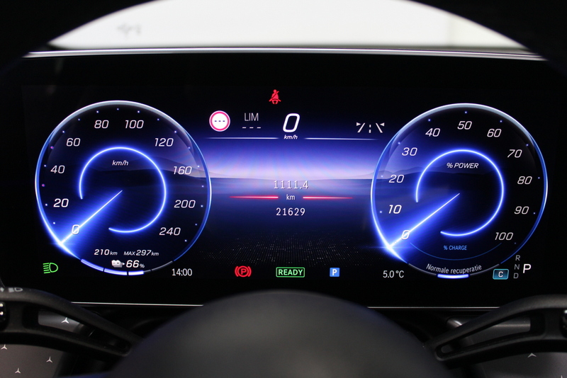 Mercedes-Benz EQE Mercedes-Benz EQE SUV 350 4Matic AMG Line 91 kWh, RIJKLAAR!! | PANORAMADAK | ELEC-TREKHAAK | LUCHTVERING | BURMESTER SOUND