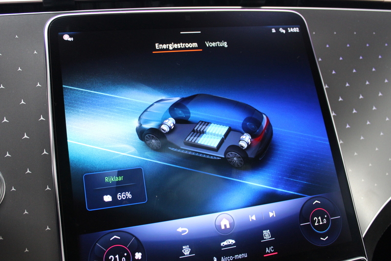 Mercedes-Benz EQE Mercedes-Benz EQE SUV 350 4Matic AMG Line 91 kWh, RIJKLAAR!! | PANORAMADAK | ELEC-TREKHAAK | LUCHTVERING | BURMESTER SOUND