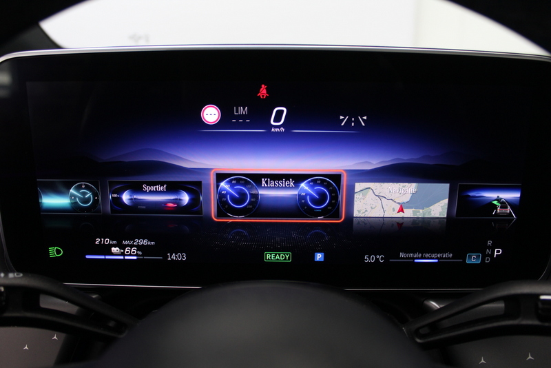 Mercedes-Benz EQE Mercedes-Benz EQE SUV 350 4Matic AMG Line 91 kWh, RIJKLAAR!! | PANORAMADAK | ELEC-TREKHAAK | LUCHTVERING | BURMESTER SOUND